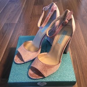 BETSEY JOHNSON - SZ 8- Velvet Blush Heels (Carly)